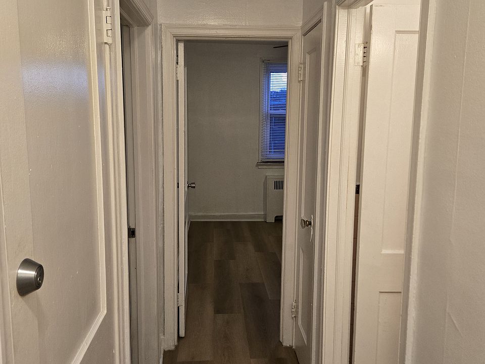 Hallway to bedrooms/bathrom