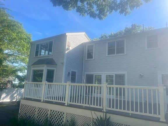 3rd image of 32 NIAGARA Lane