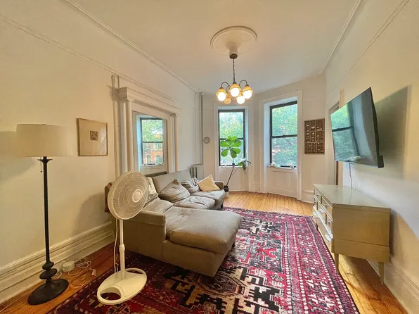 672 Park Pl #2R, Brooklyn, NY 11216