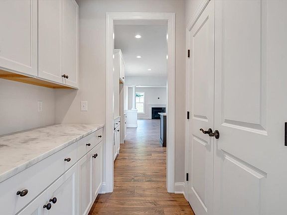 5th image of 3426 Natalies Way