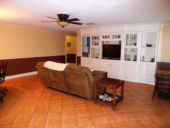 4th image of 409 Marigold Ave