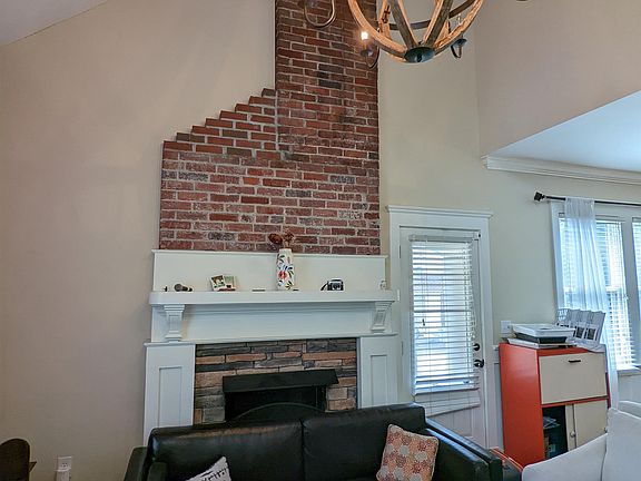 3rd image of 1016 Carolyn Ave