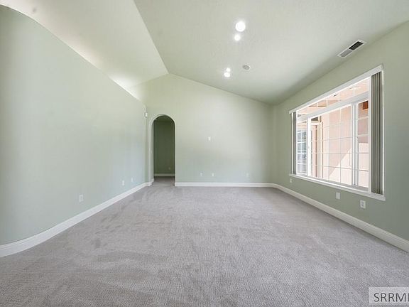 5th image of 299 Lacosta Dr