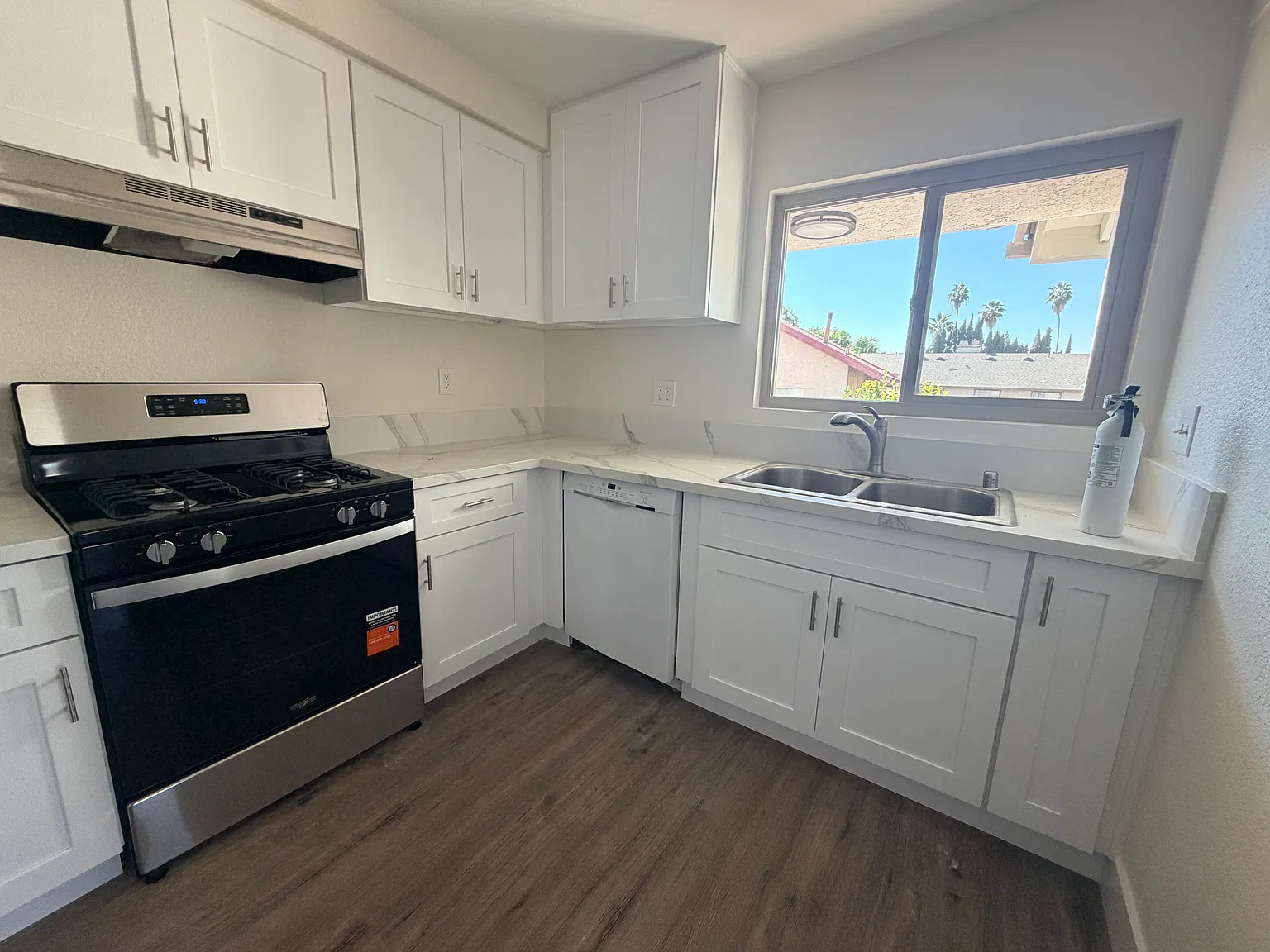 2 bed, 900 sqft, $2,750 — Photo 3