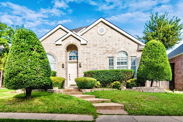 8017 Springmoss Dr — Photo 1
