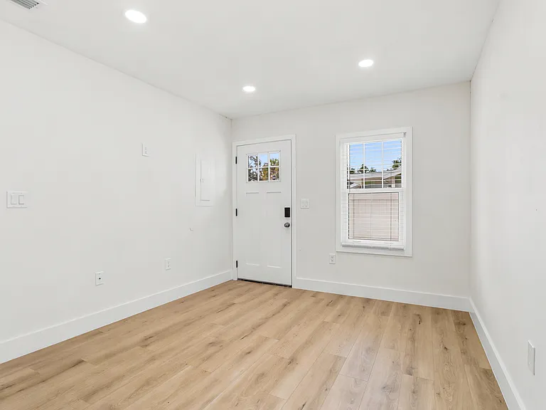 701 W Plaza Pl #C — Photo 7