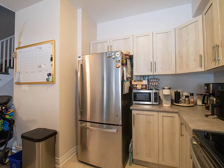 441 Viking St — Photo 4