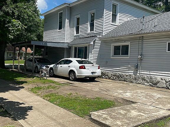 2nd image of 2101 Washington Ave