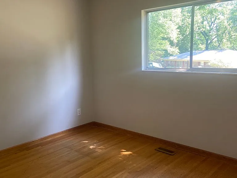 1908 Hickory Ln — Photo 27