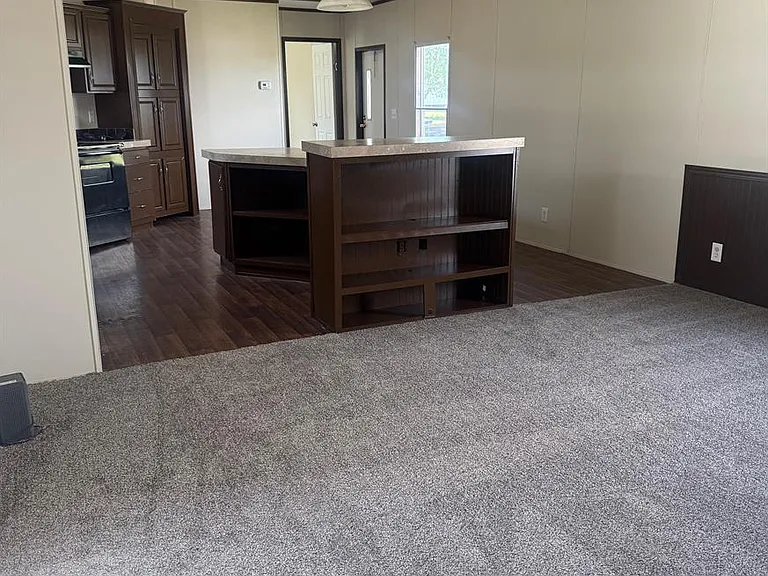 82 Parkway Dr — Photo 7