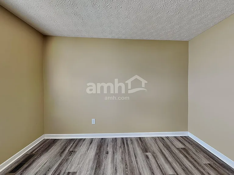 4433 Greensbury Dr — Photo 16