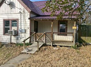 203 8th St, Talihina, OK 74571