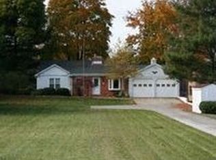 51 Lakeview Dr, Oxford, MI 48370