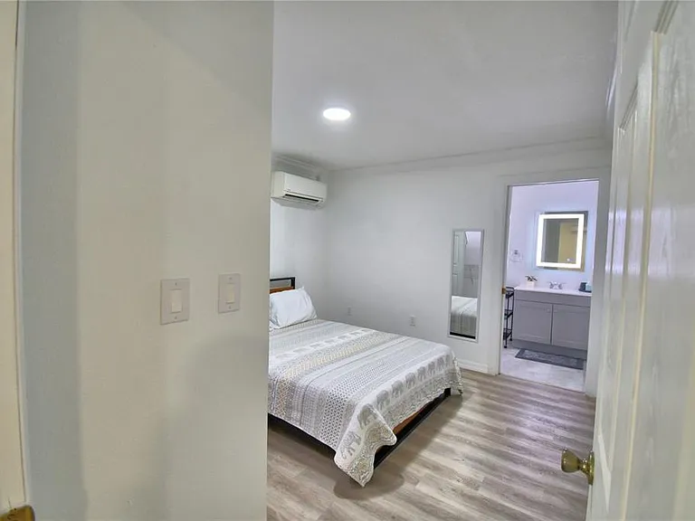 2405 Roslyn Ln #C — Photo 12