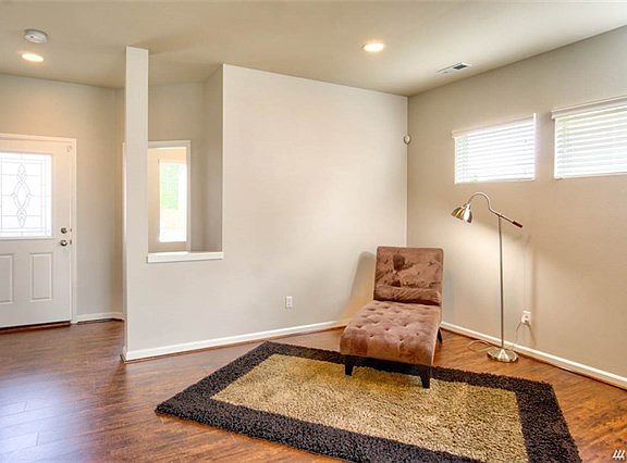 5th image of 4920 40th St NE