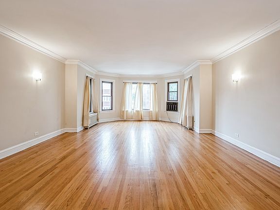 2nd image of 6817 S Crandon Ave #2