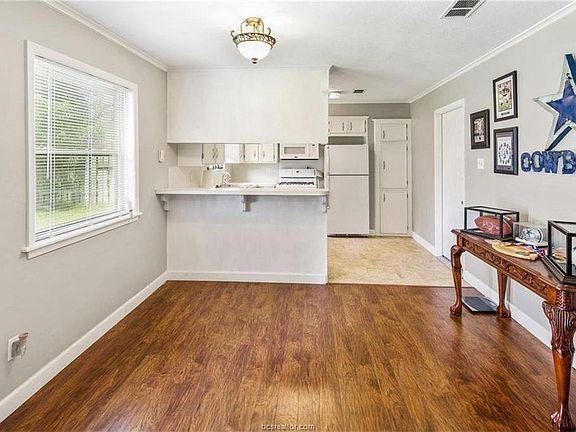 3rd image of 2702 Pedernales Dr