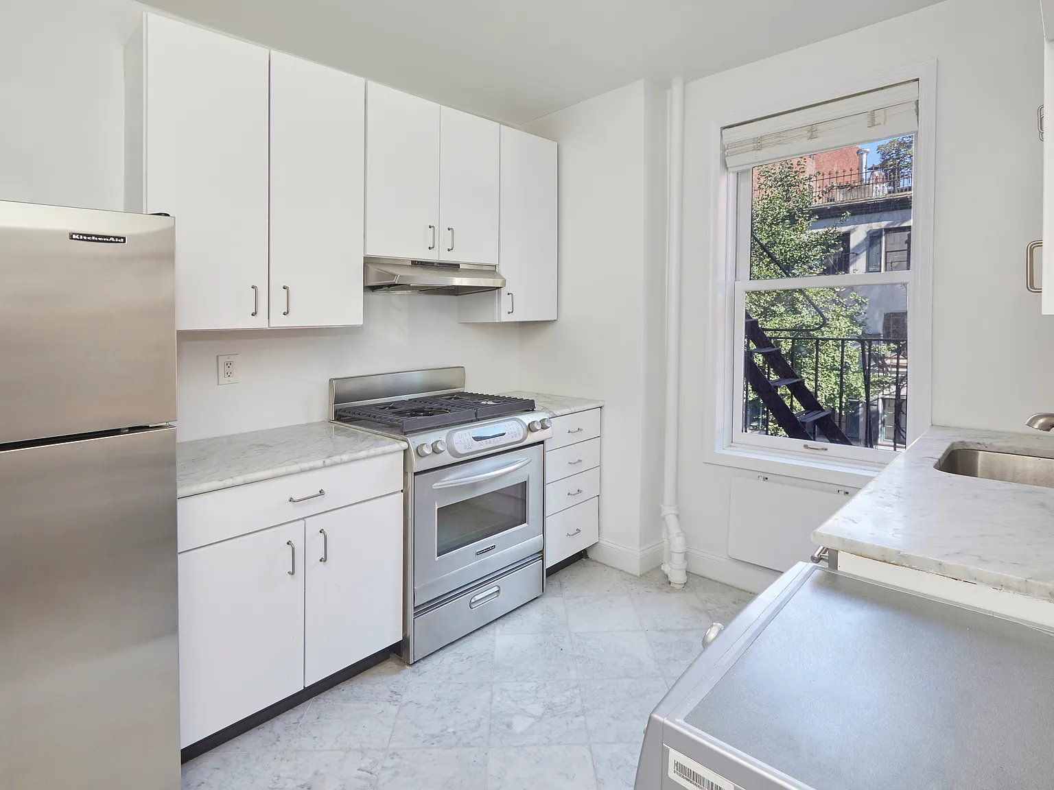 92 Perry Street — Photo 4