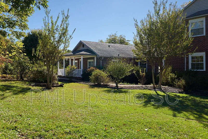 3 bed, 2.0 bath, $2,250 — Photo 3