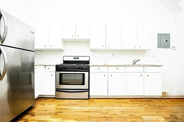 Rented by Rentall Group Inc | media 3