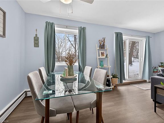 3rd image of 456 Carlton St #10
