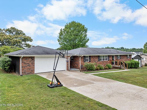4th image of 625 W Grinnell Cir