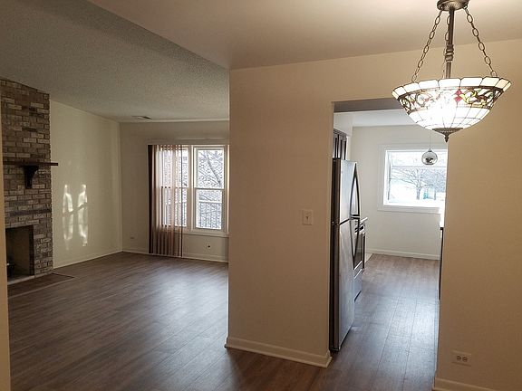 5th image of 177 Grove Ave Unit D