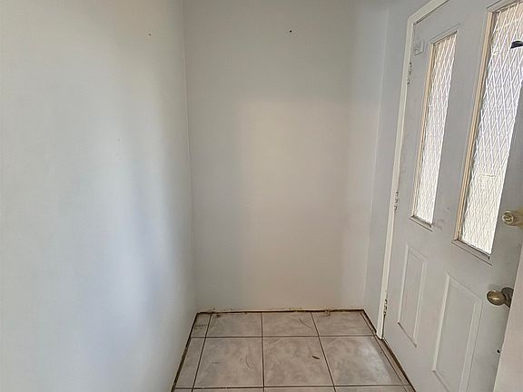 2nd image of 911 Pine Ave