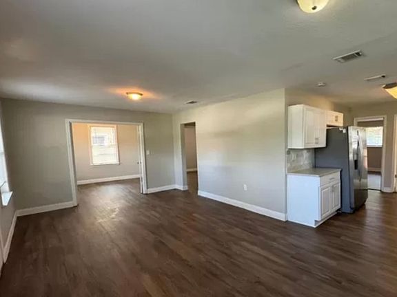 3rd image of 4522 Kingsbury St