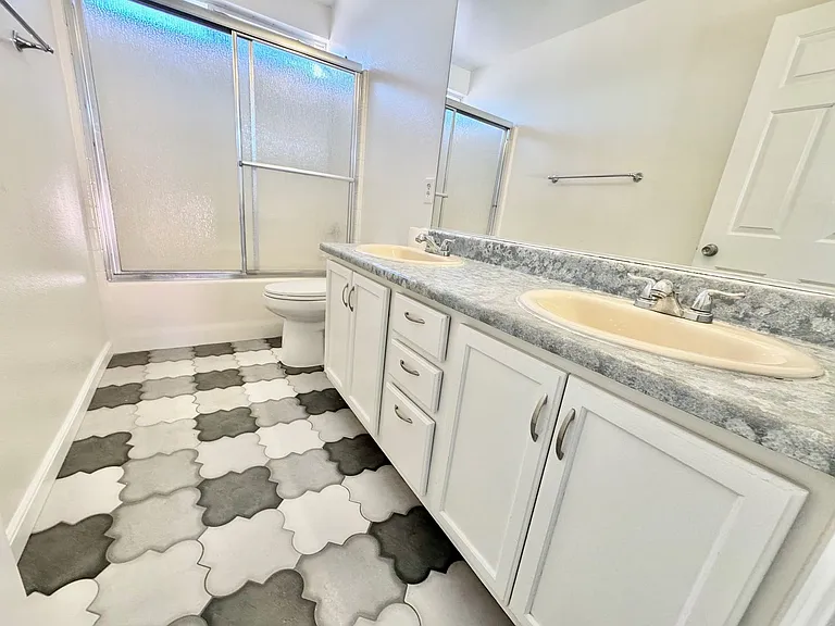1092 Whispering Birch Ave — Photo 14