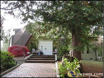 Large Brick Entryway