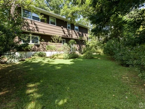 284 Kennedy St, Iselin, NJ 08830