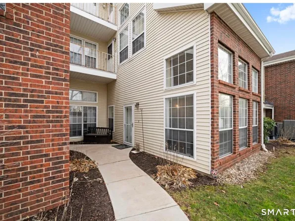 211 Carriage Crossing Ln #211, Middletown, CT 06457