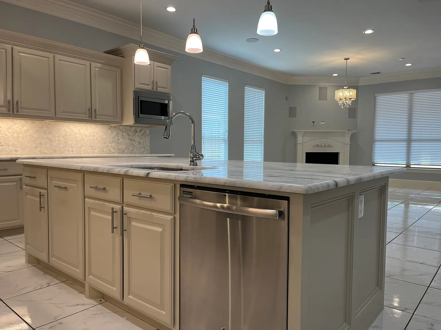 4 bed, 3579 sqft, $3,300 — Photo 3