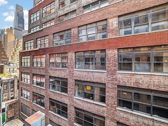5th image of 307 E 44th St APT 807