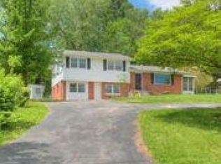 1013 Francis Rd, Knoxville, TN 37909