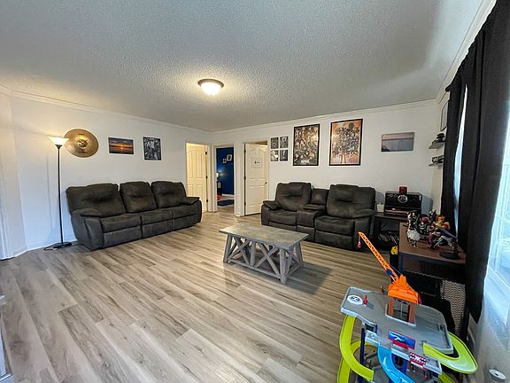 4th image of 318 Melon Dr