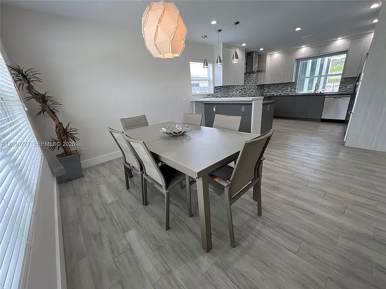 1405 N 46th Ave — Photo 33