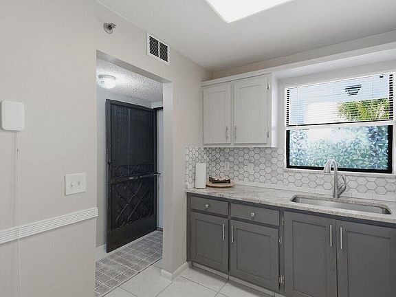 5th image of 4640 Lucerne Lakes Boulevard W #404