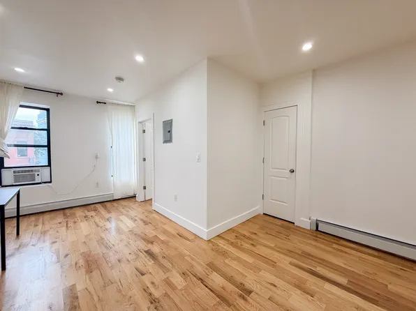 1822 Fulton Street image 7 of 12