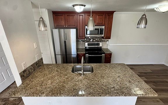 5th image of 52 Norwich Pl #52