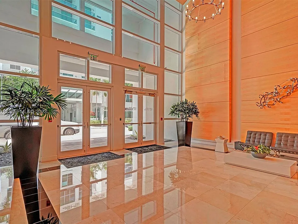 350 NE 24th St