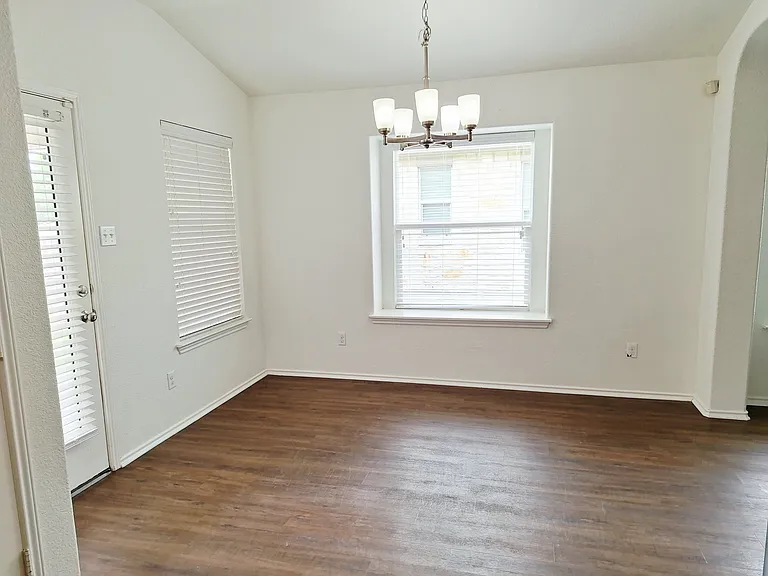 325 Comal Run — Photo 16