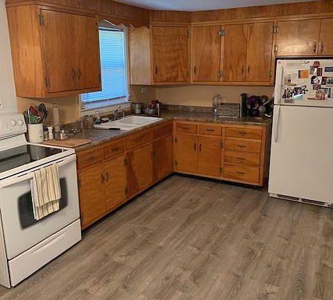 2nd image of 139 Woodside Ave