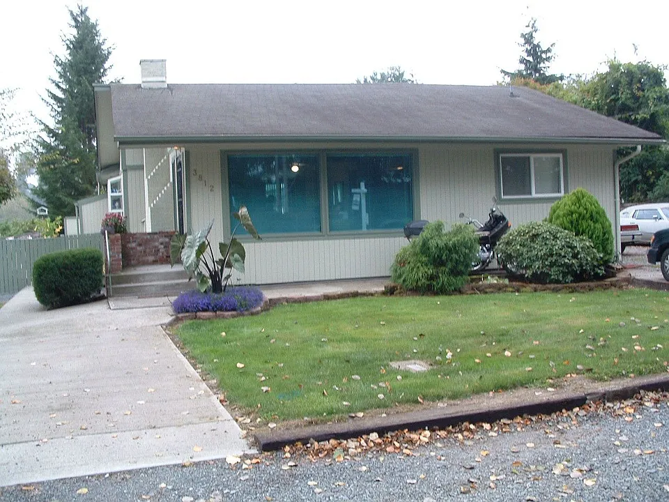 FRONT HOUSE