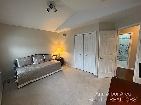 4th image of 490 Waterbury Ct #166