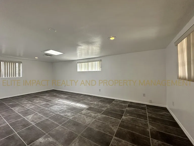 4049 N Ray Pl — Photo 8