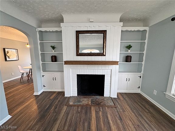 5th image of 130 Lake Edge Dr