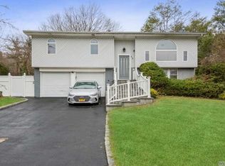27 Manchester Blvd, Wheatley Heights, NY 11798