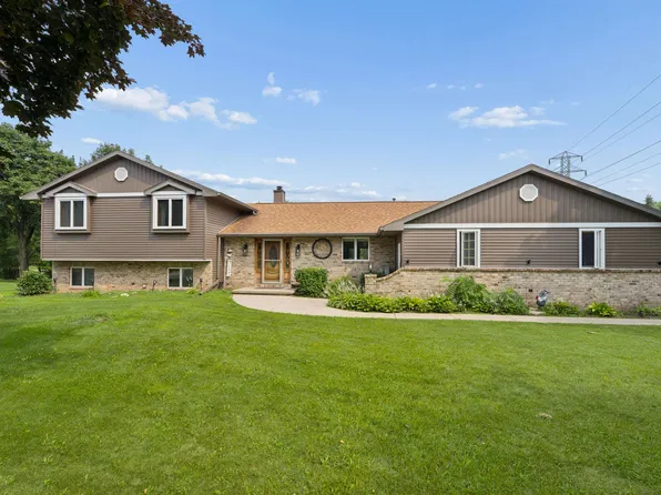 926 Millbrook Dr, Neenah, WI 54956